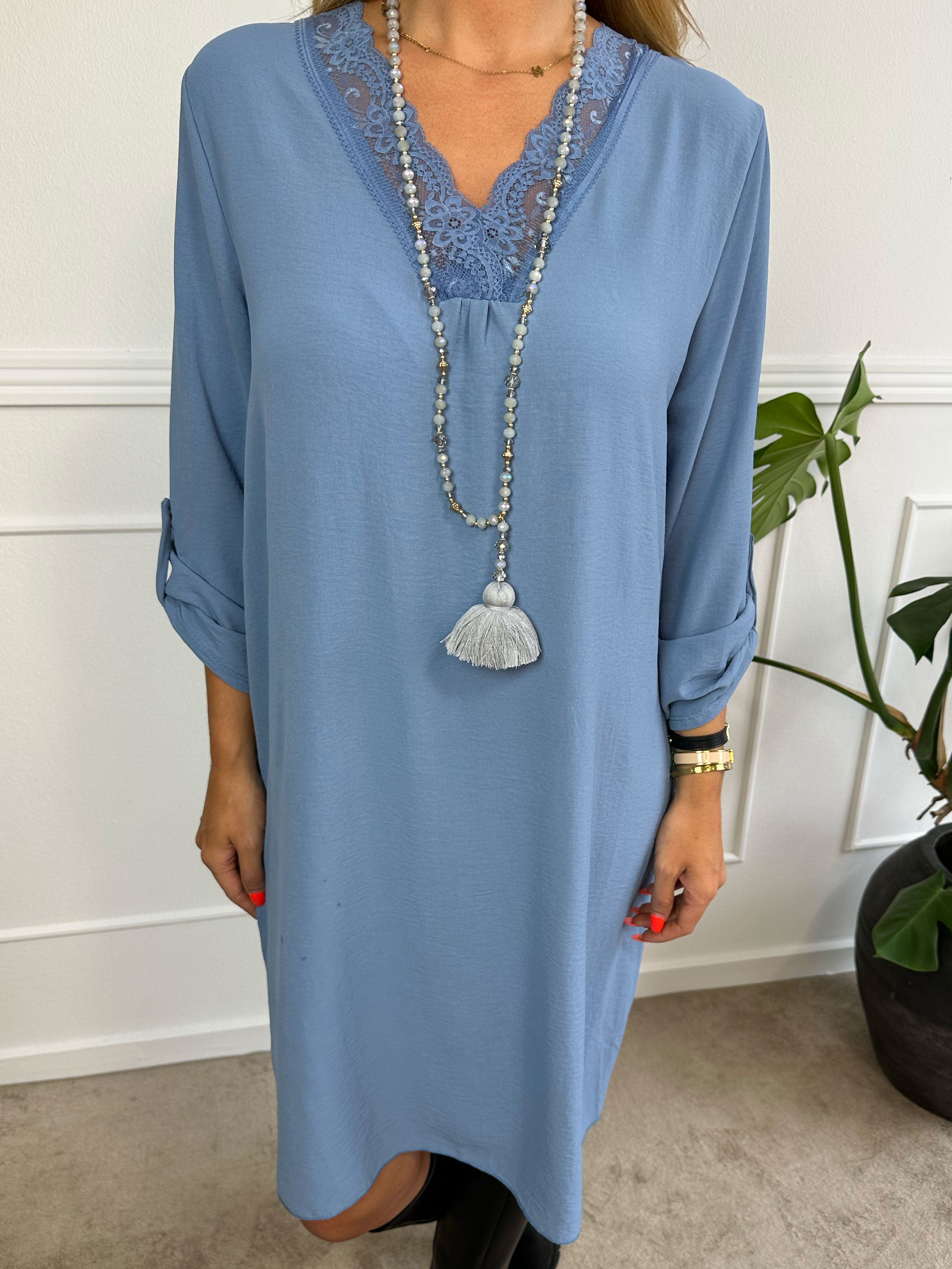 Elly Long - Simpel klänning med spetskant